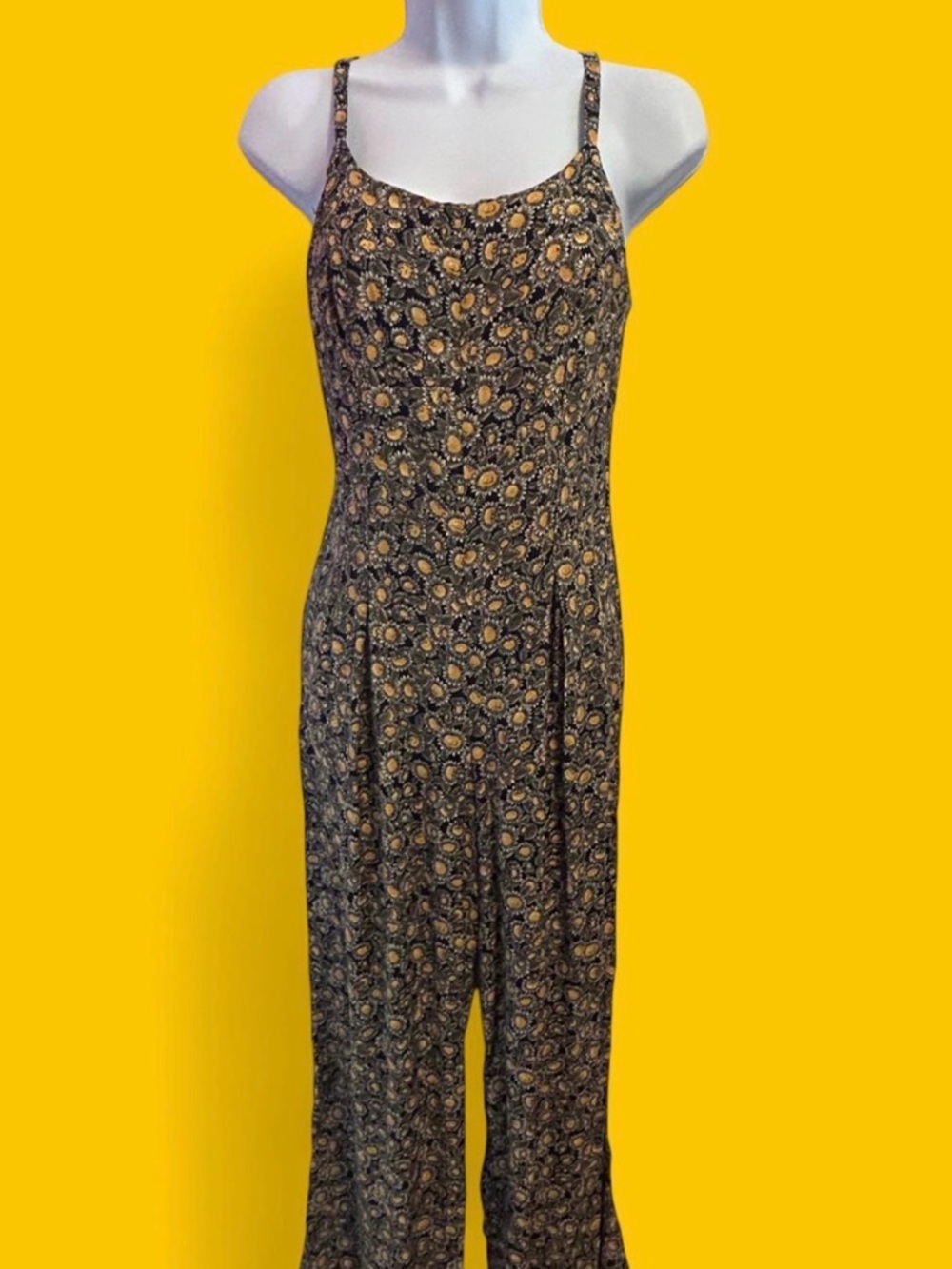 Vintage 90’s wide leg sunflower print jumpsuit. Short girl friendly!